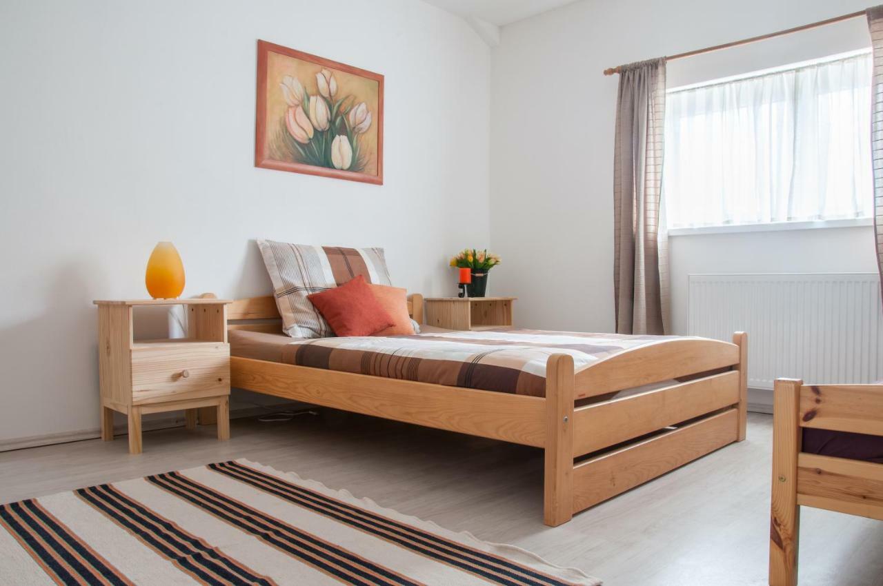 Апартаменти Apartman Zeleznice Екстер'єр фото
